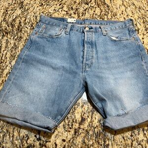 Levi’s 501 Men's Blue Denim Shorts size W34 with button closure see pics New